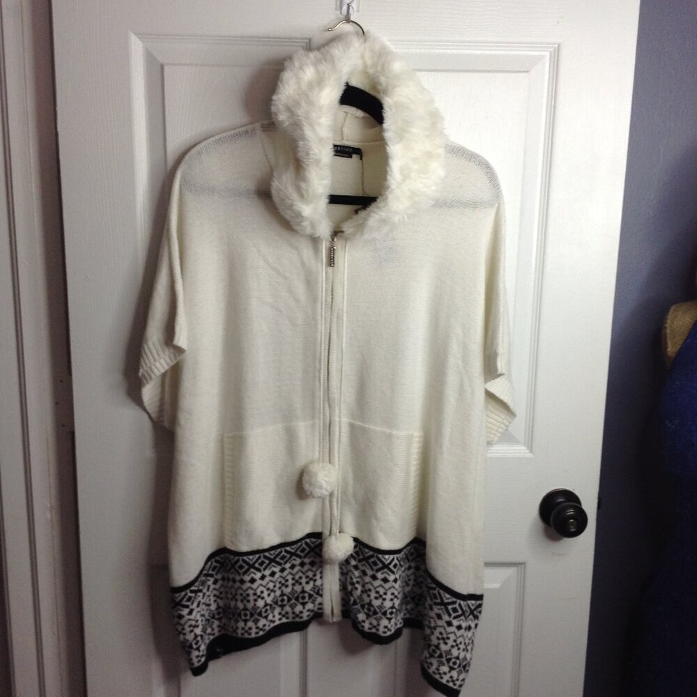 NWT Vertigo S/M Hooded poncho sweater; zip, Pom Poms, Avant Garde, Bohemian Chic
